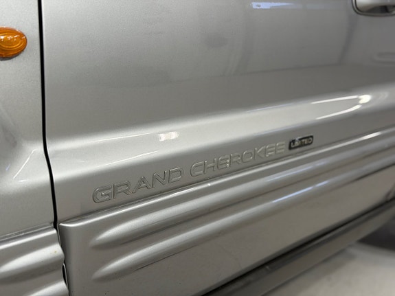Jeep Grand Cherokee 10 of 14