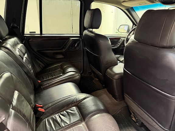 Jeep Grand Cherokee 8 of 14