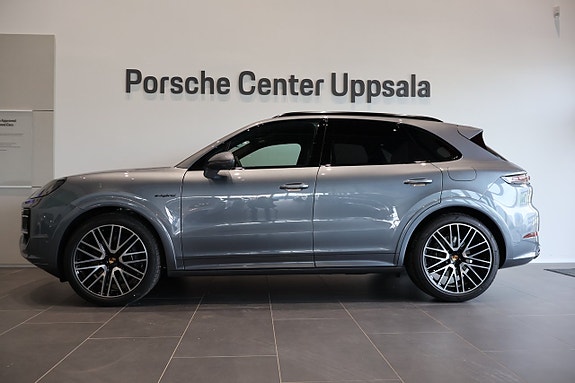 Porsche Cayenne 2 of 5