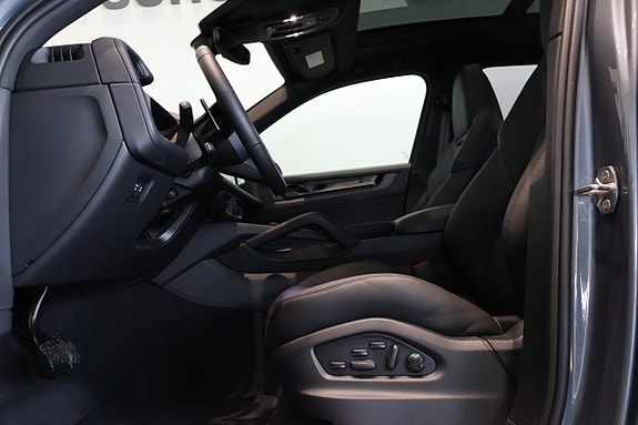 Porsche Cayenne 5 of 5