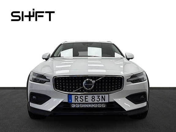 Volvo V60 Cross Country 3 of 5