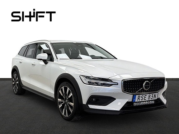 Volvo V60 Cross Country 2 of 5