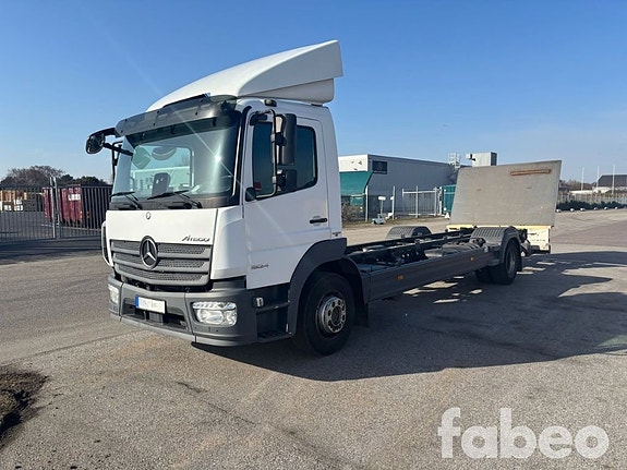 Mercedes-Benz Atego 1524 Lastbil med bakgavellyft (124989)