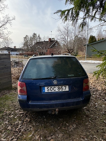 Volkswagen Passat 2 of 4