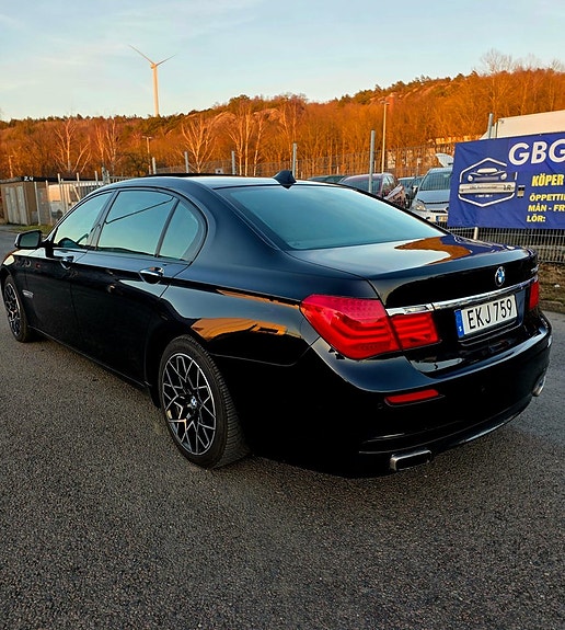 BMW 750Li 4 of 30