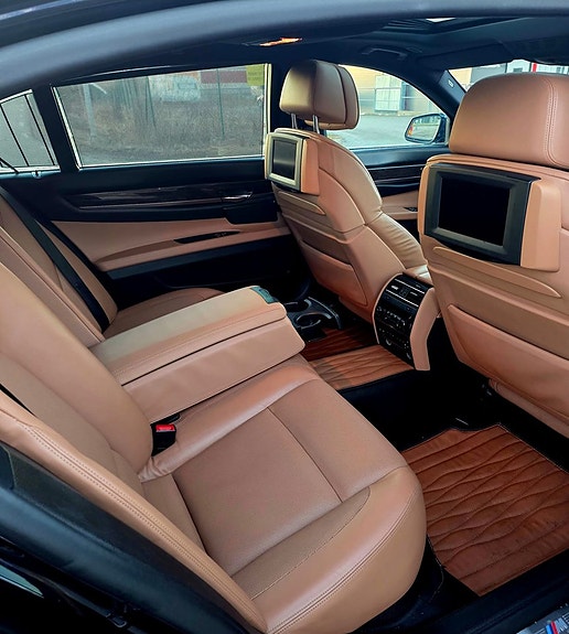 BMW 750Li 15 of 30