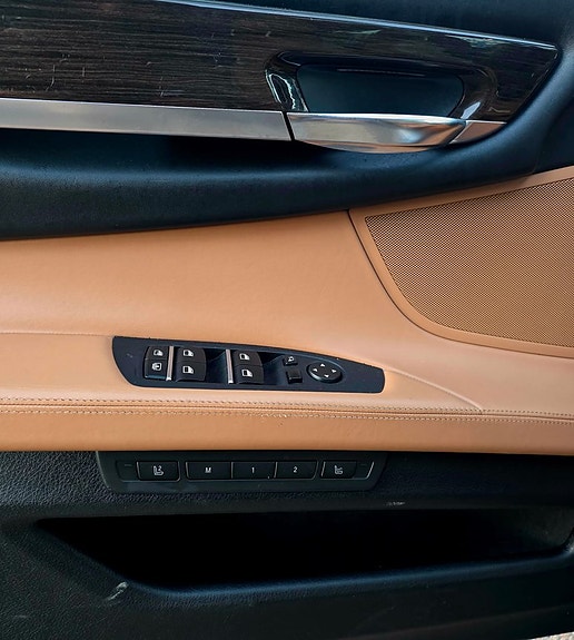 BMW 750Li 17 of 30