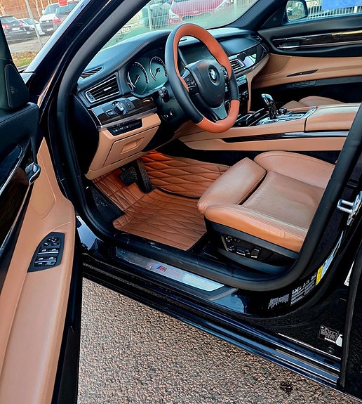 BMW 750Li 13 of 30