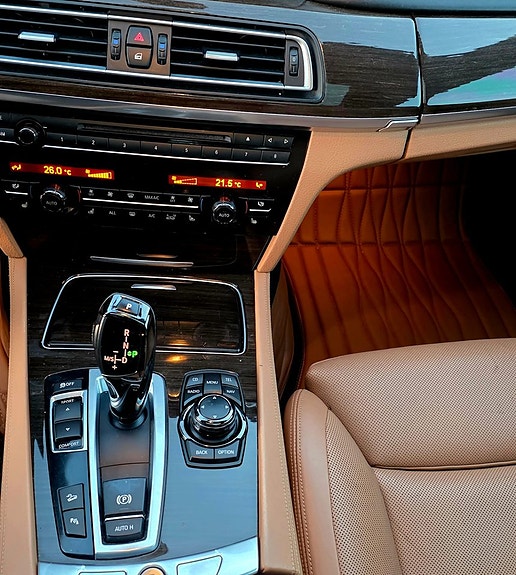 BMW 750Li 24 of 30