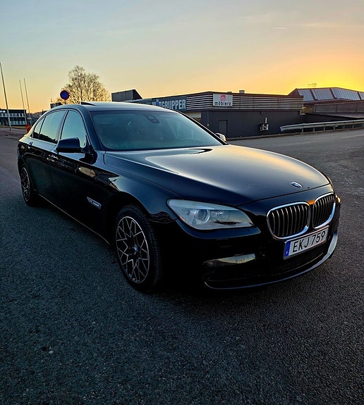 BMW 750Li 7 of 30