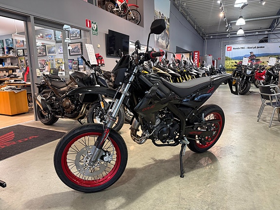 Rieju DRAC SM RS Nightrider 6 of 12