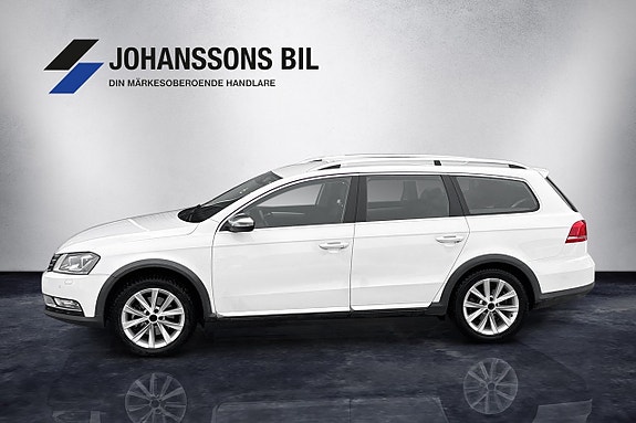Volkswagen Passat Alltrack 2 of 5