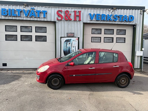 Renault Clio 2 of 5