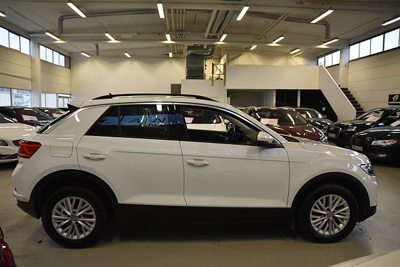 Volkswagen T-Roc 3 of 5