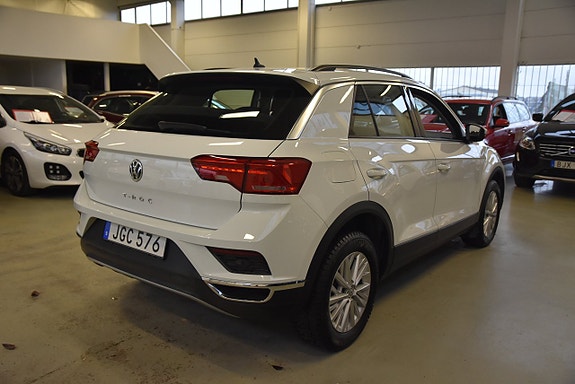 Volkswagen T-Roc 4 of 5
