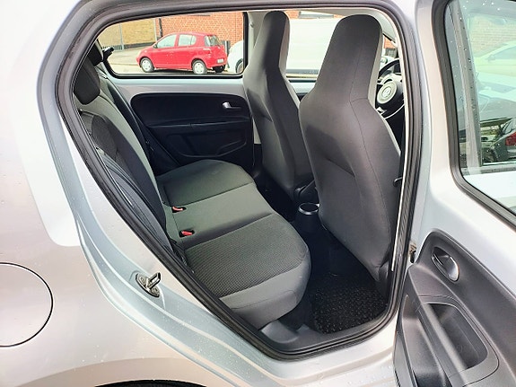 Volkswagen UP! 13 of 14
