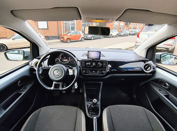 Volkswagen UP! 9 of 14