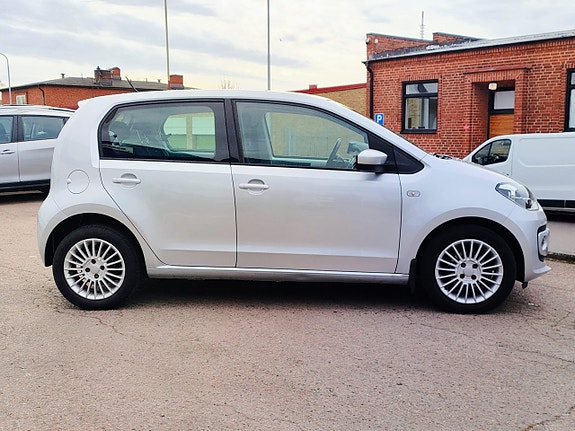 Volkswagen UP! 4 of 5