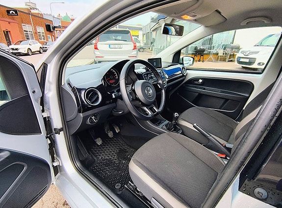 Volkswagen UP! 10 of 14