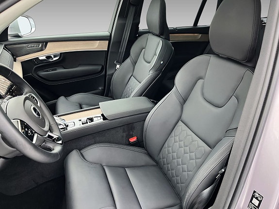 Volvo XC90 10 of 20