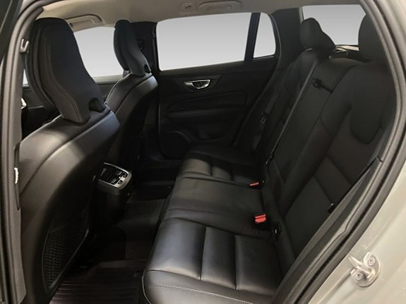 Volvo V60 Cross Country 11 of 15