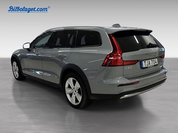 Volvo V60 Cross Country 6 of 15