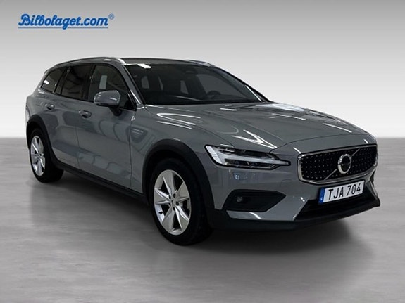 Volvo V60 Cross Country 4 of 16