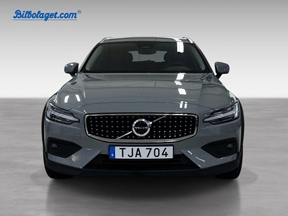 Volvo V60 Cross Country 3 of 16