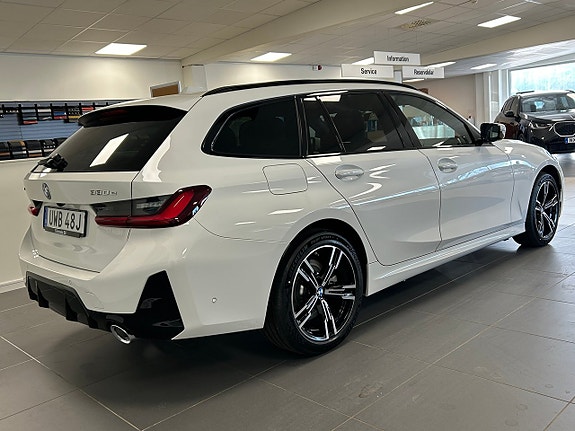 BMW 330e 4 of 5