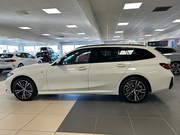 BMW 330e 3 of 5