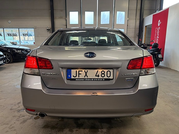 Subaru Legacy 6 of 10