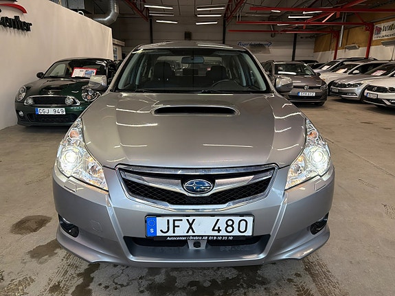 Subaru Legacy 2 of 5