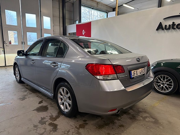 Subaru Legacy 5 of 5