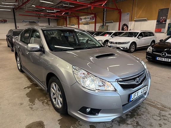 Subaru Legacy 3 of 5