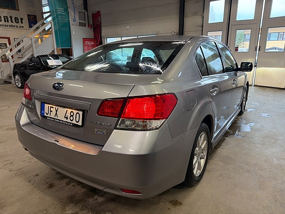 Subaru Legacy 7 of 10