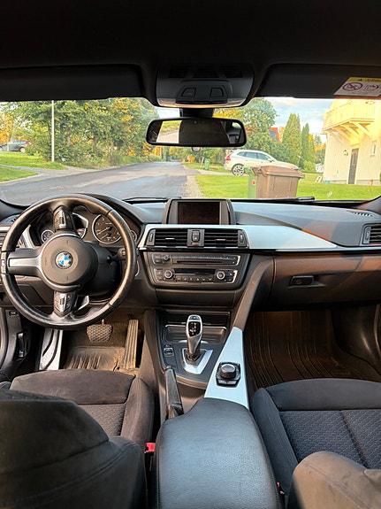 BMW 320d 3 of 4