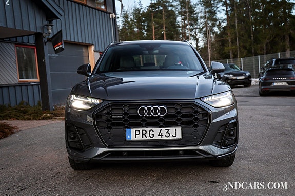 Audi Q5 2 of 5