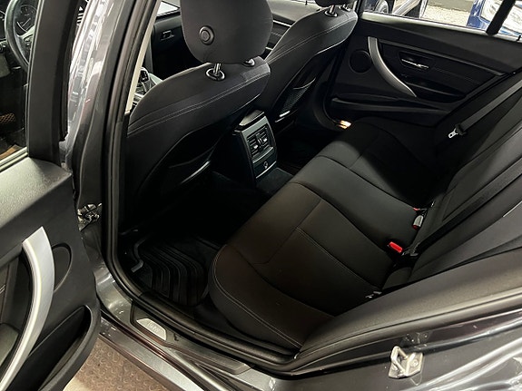 BMW 320 10 of 16