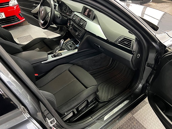 BMW 320 11 of 16