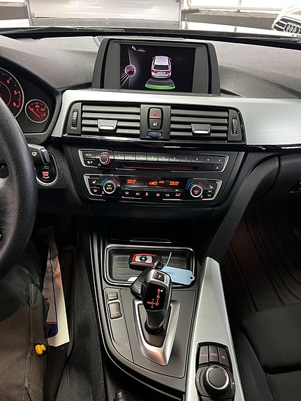 BMW 320 14 of 16