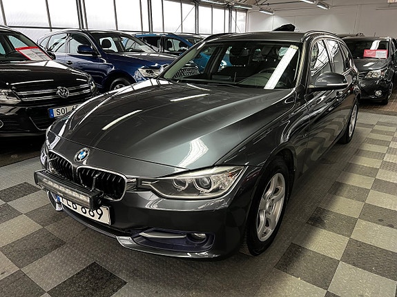 BMW 320 2 of 5