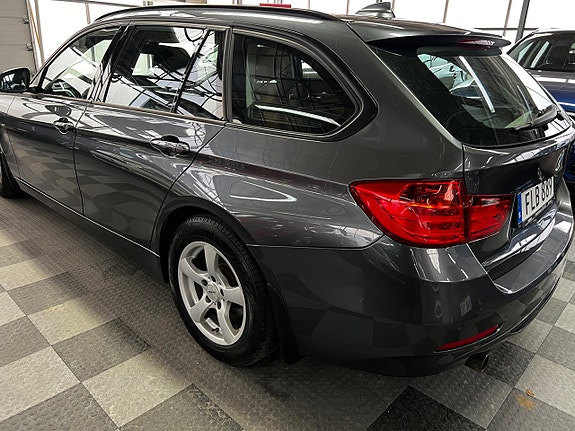 BMW 320 3 of 5