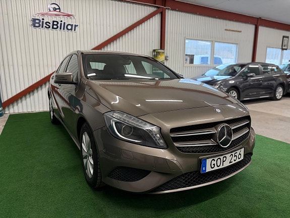 Mercedes-Benz A180 2 of 5