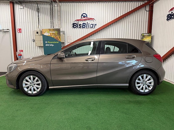 Mercedes-Benz A180 4 of 5