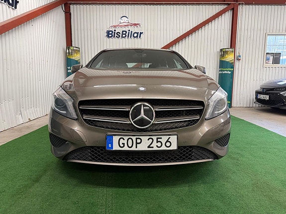 Mercedes-Benz A180 3 of 5