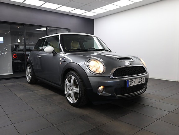 MINI Cooper S 3 of 5