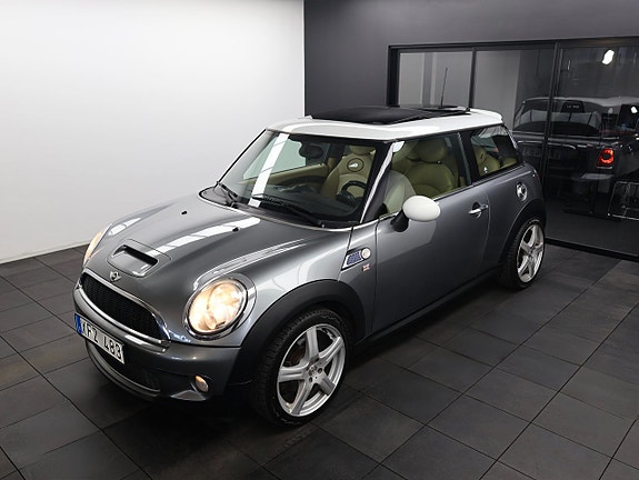 MINI Cooper S 2 of 5