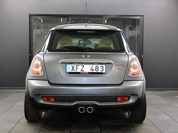 MINI Cooper S 6 of 21