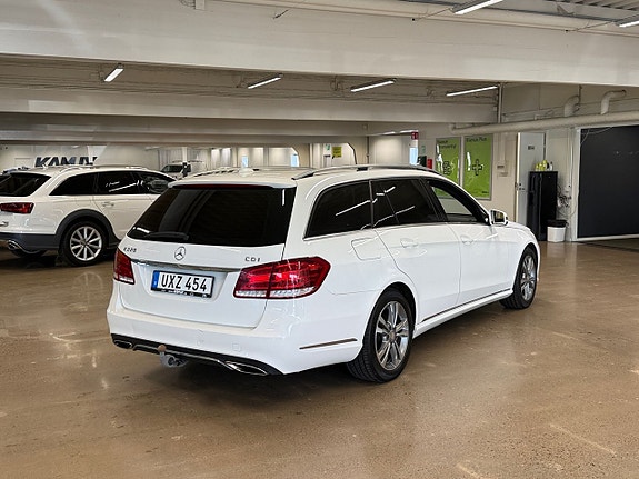 Mercedes-Benz E220 2 of 5