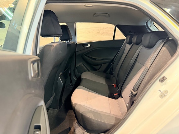 Hyundai i20 10 of 30